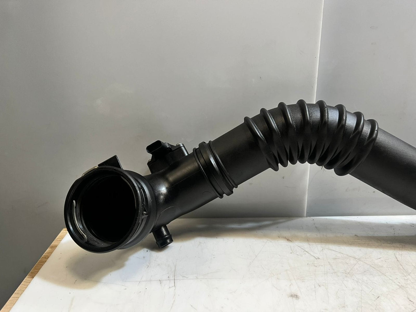 2012-2016 BMW Z4 E89 N20 X1 2.0i E84 AIR LINE DUCT Intercooler Hose 7607941 OEM