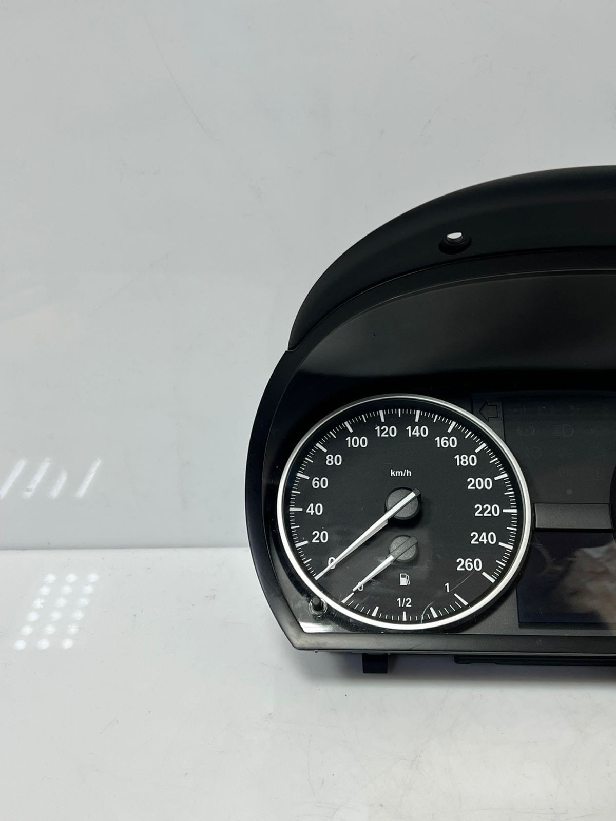 2005-2012 BMW 320i 3 Series E90 N43-B20A Instrument Cluster 4032240 OEM