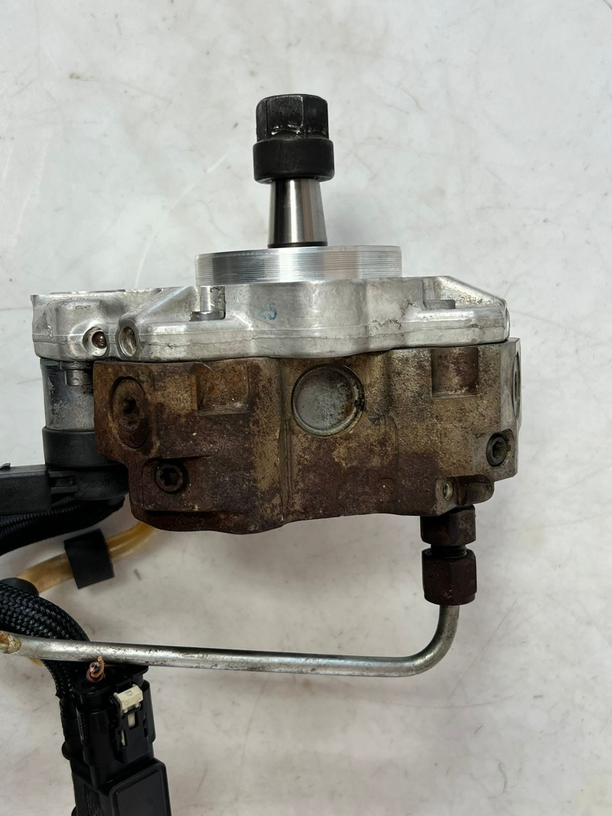 BMW E60, E61, E87, E90 3.0 diesel 330D 530D High Pressure Fuel Pump 7798333 OEM