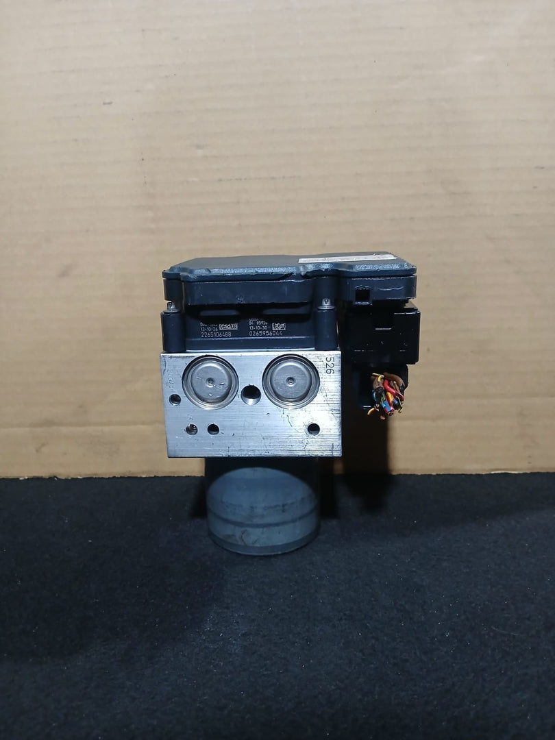 OEM BMW 5 series F10 F15 ABS ANTILOCK BRAKE PUMP CONTROL MODULE 6865860