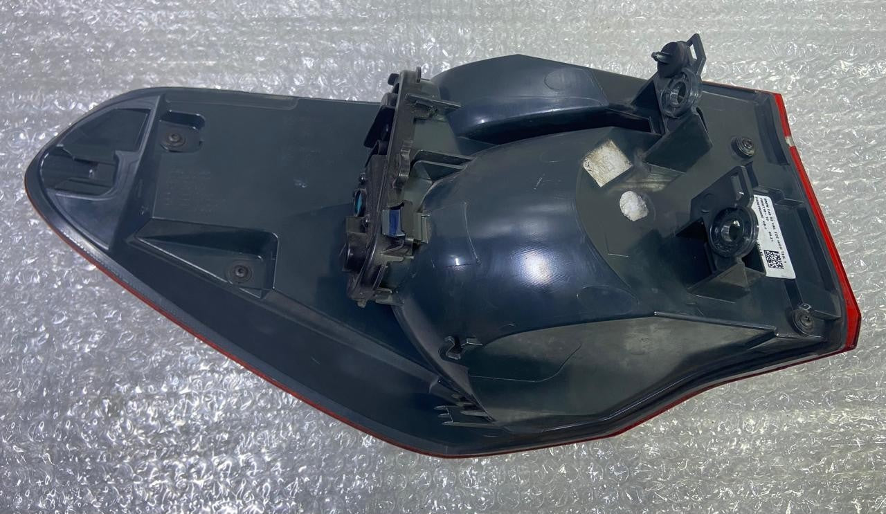OEM BMW X1 F48 N/S RIGHT SIDE REAR TAIL LIGHT 7350716