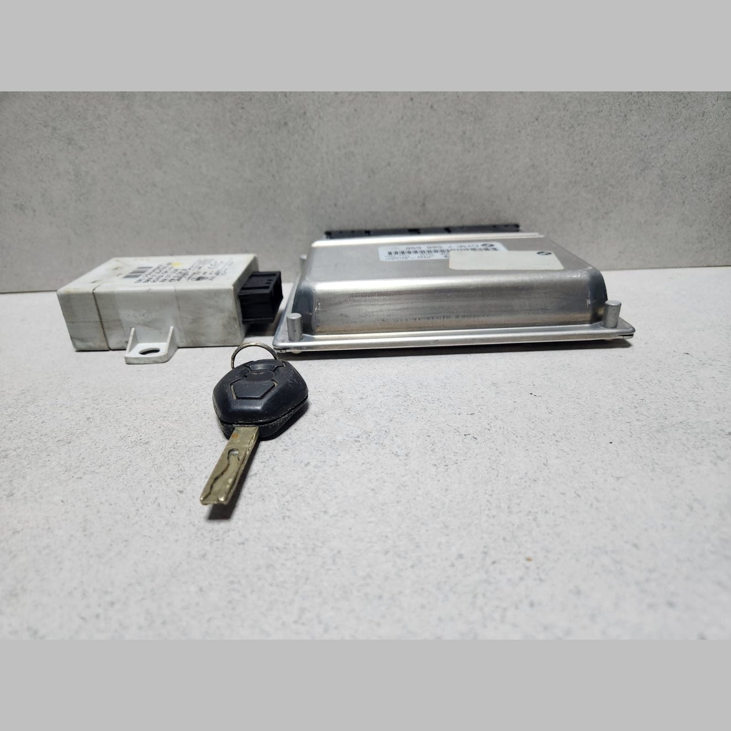 2000-2006 BMW X5 Engine Control Module 7508698 X5 E53 4.4L M62