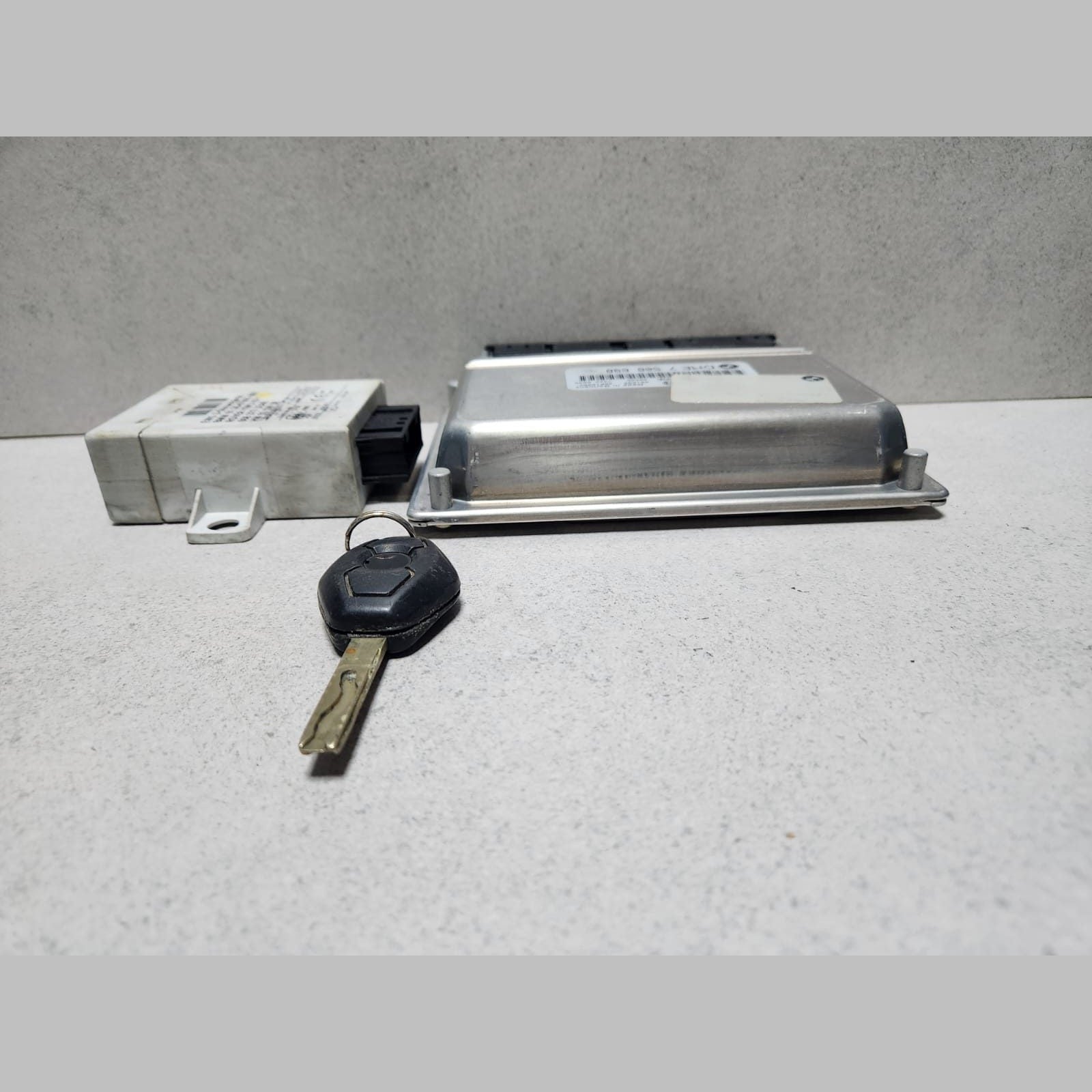 2000-2006 BMW X5 Engine Control Module 7508698 X5 E53 4.4L M62