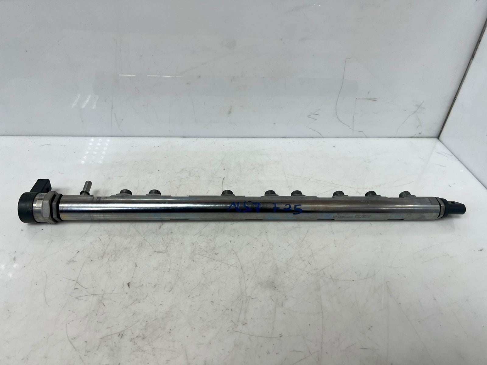 BMW 3 Series F30 F31 F35 N57 D30 Fuel Rail INJECTOR PIPE 7805423 OEM