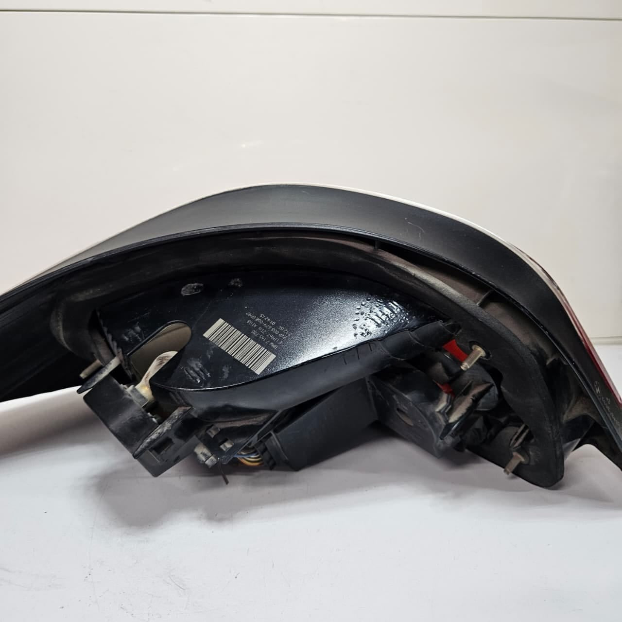 2003-2007 BMW 5 Series E60 E61 525i Rear Right Outer Taillight 7165738