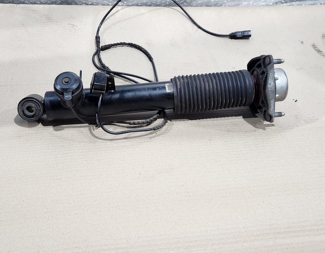 2014-2018 BMW X5 Shock Absorber Rear Right 6863178 X5 F15 and X6 F16 xDrive