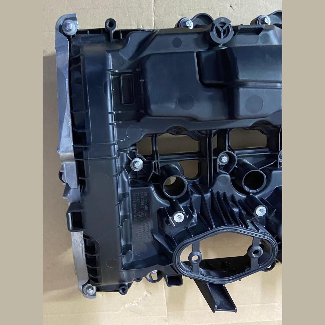 OEM BMW Cylinder Head Cover For B58B30P 2023 TO 2025 7952876 Geniune