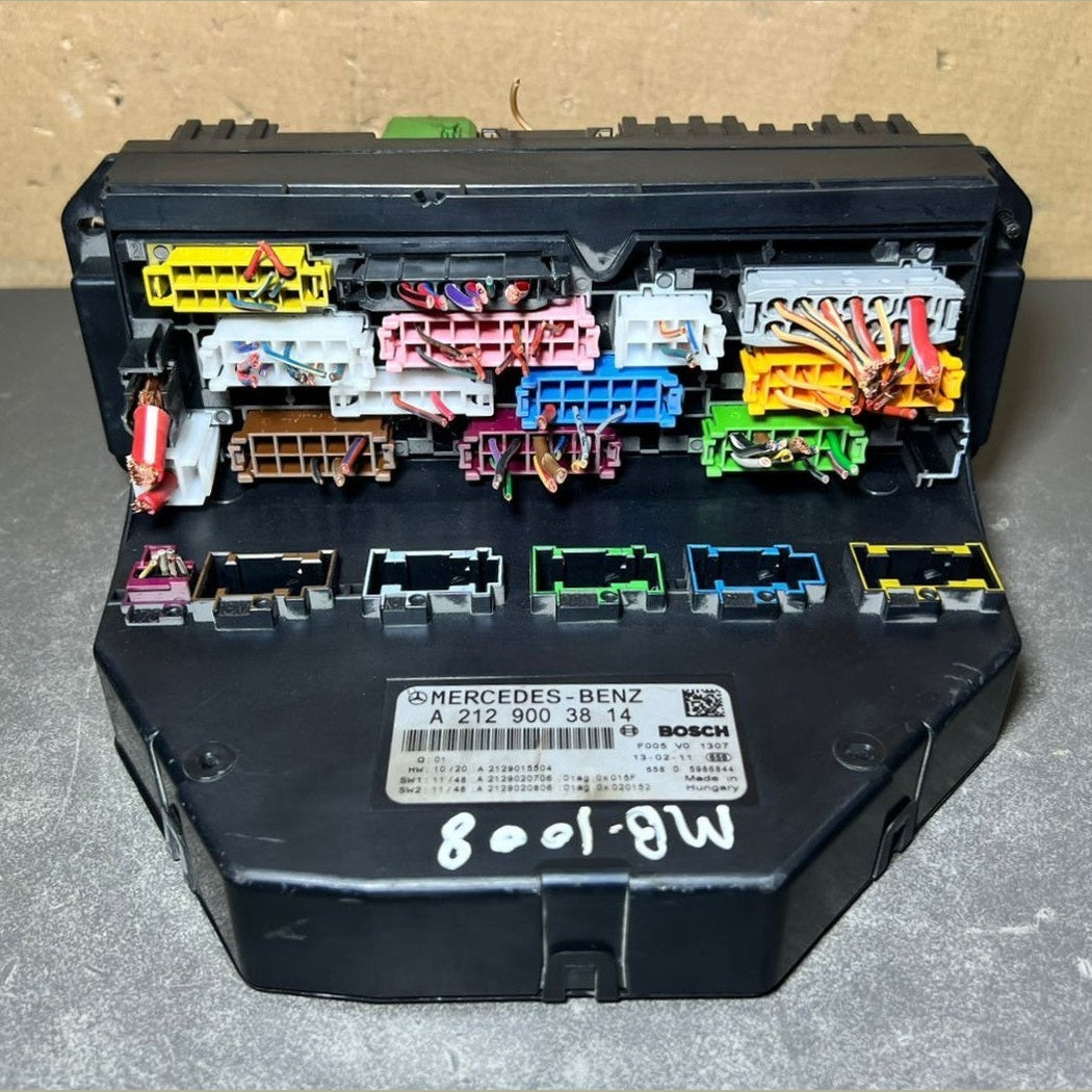 10-16 Mercedes-Benz W212 W204 Front SAM Module Relay Fuse Box A212 9003814 OEM