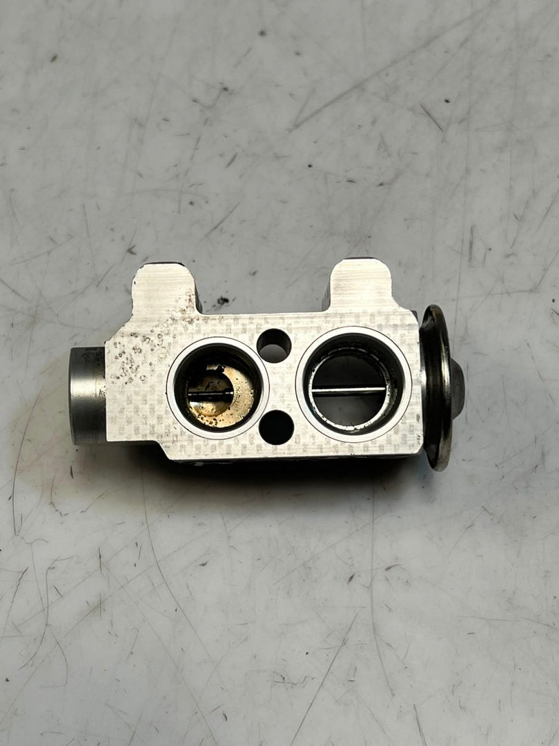 2007-2013 BMW X4 F25 F26 E81 E82 E87 E88 E90 E91 335i AC Expansion Valve 9226078