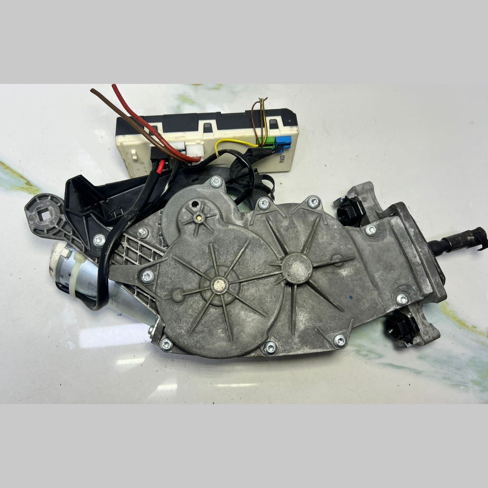 Mercedes W204 W212 Power Tailgate Liftgate Motor Actuator A212 8203742 OEM