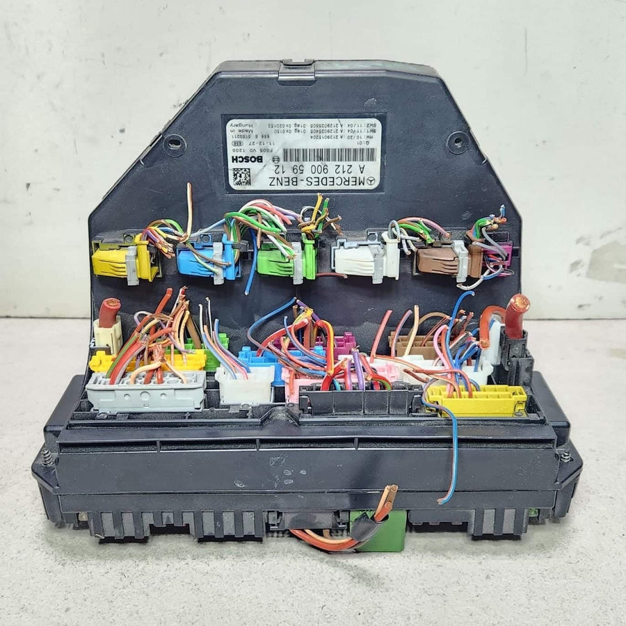 Mercedes-Benz Front Fuse Box Control Module A2129005912 C-Class W204 S204 OEM