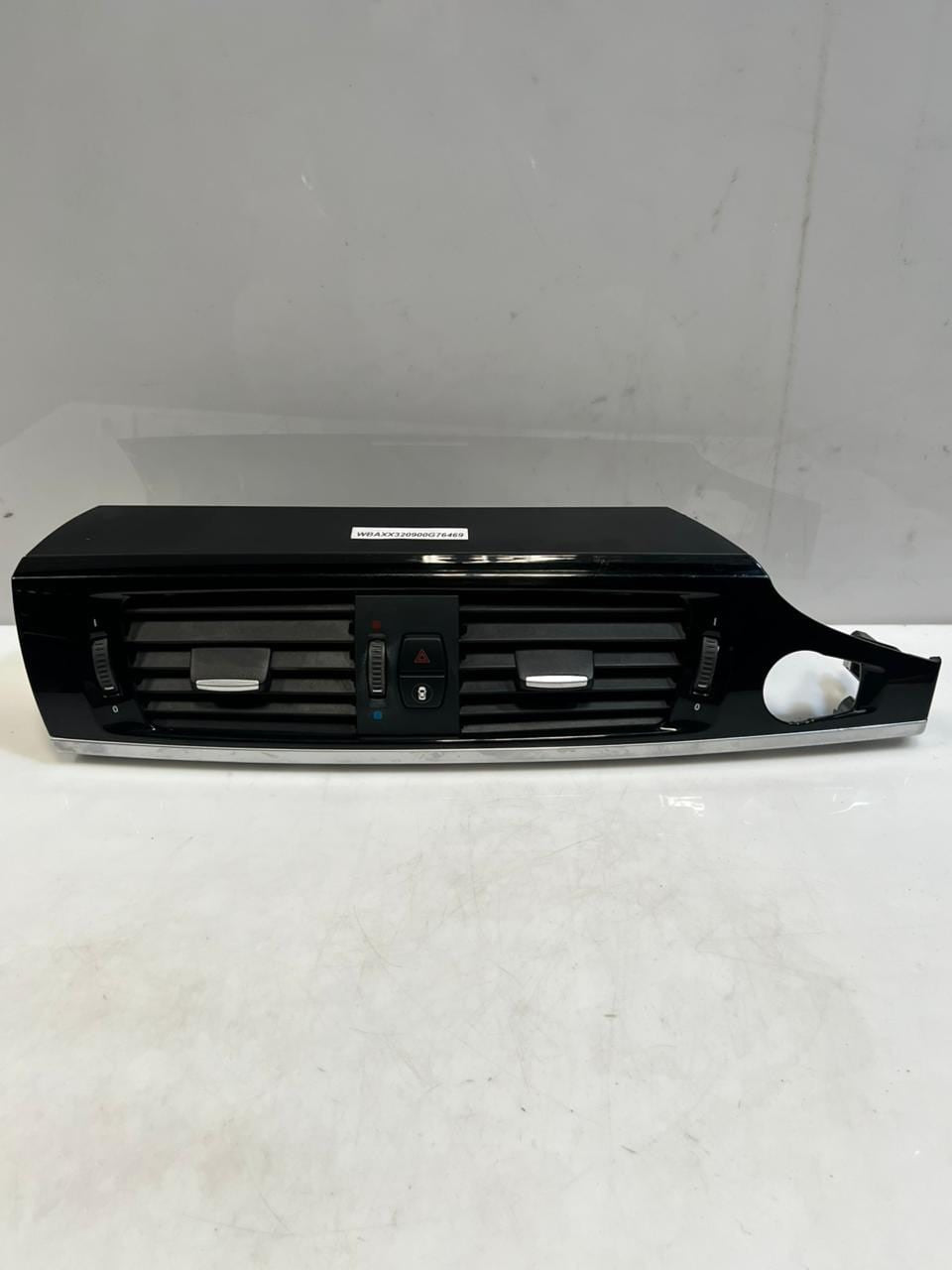 2016 BMW X3 F25 and X4 F26 Center Console Air GRILLE Vent 9303407 OEM