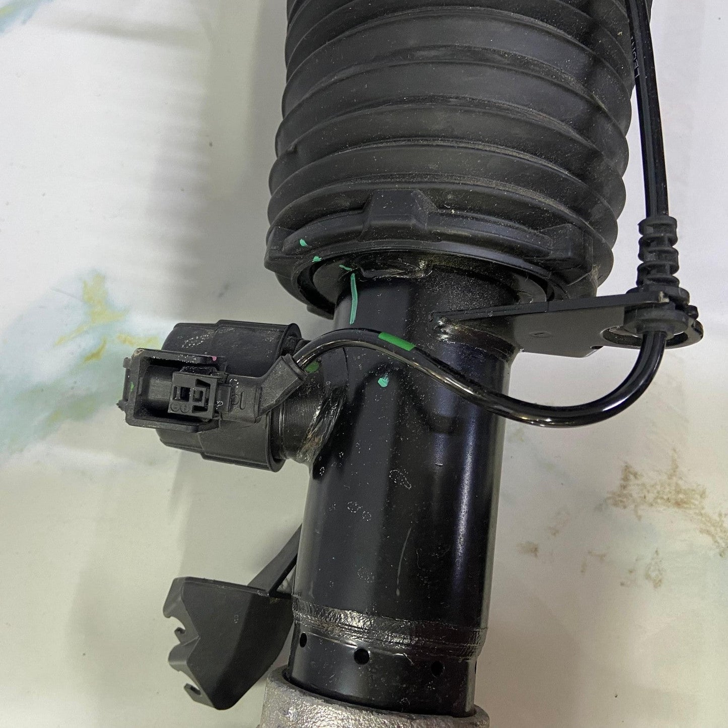 OEM BMW X7 G07 LCI Air shock absorber front left 7831561 ASSEMBLY 2020-2025