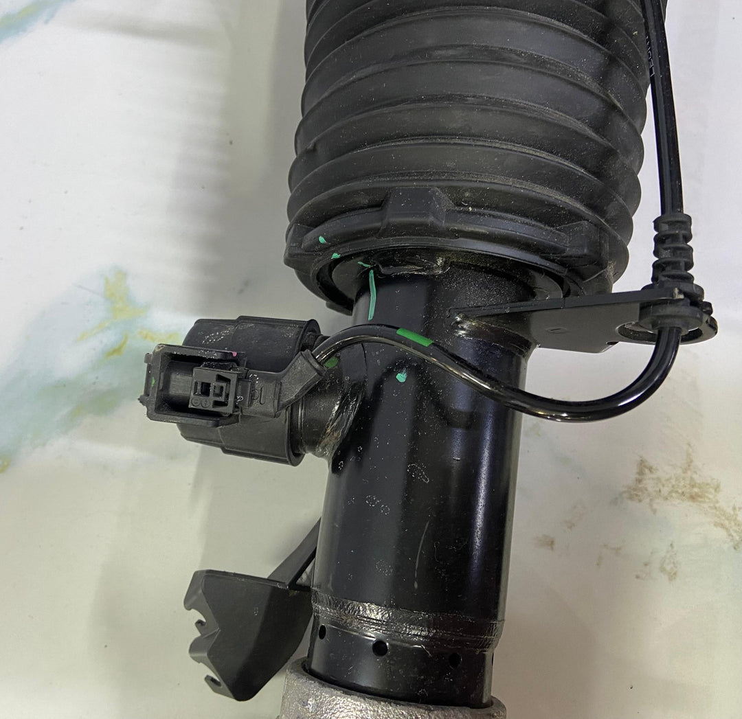 OEM BMW X7 G07 LCI Air shock absorber front left 7831561 ASSEMBLY 2020-2025
