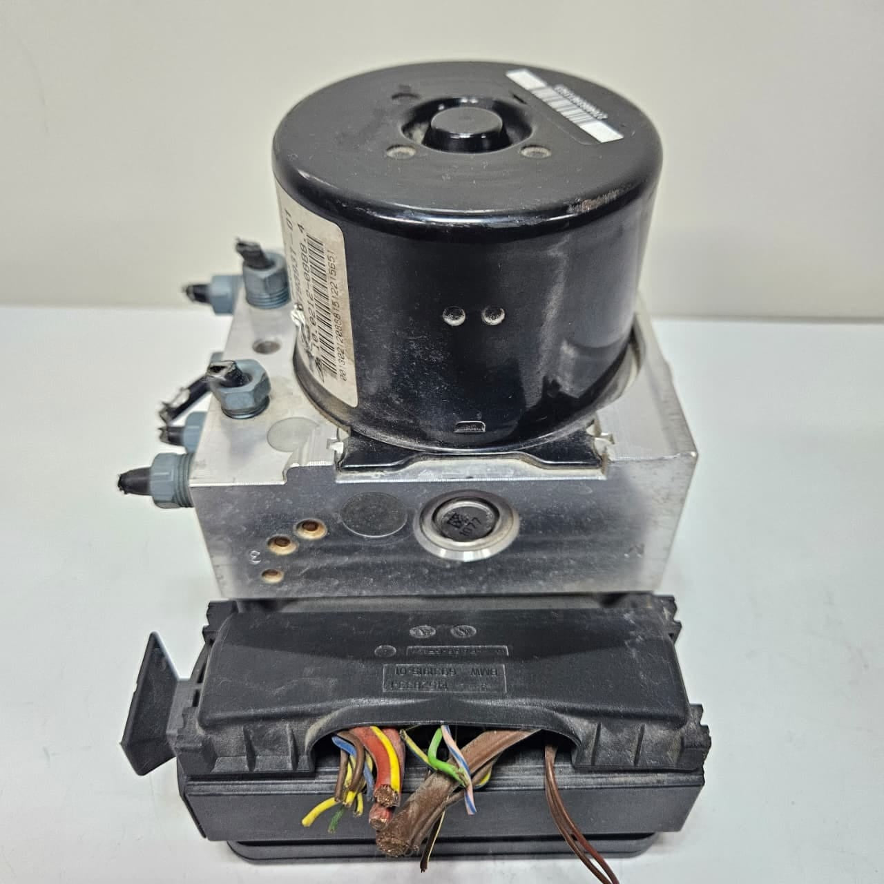 2012-2013 BMW 3 Series F30 320i 328i 335i ABS Pump Control Module 6793936