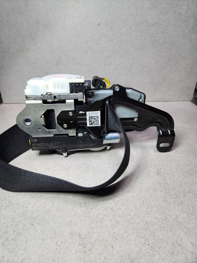 BMW 528 530 540 Front Right Seatbelt 34186687F 5 Series G30 528 and 530