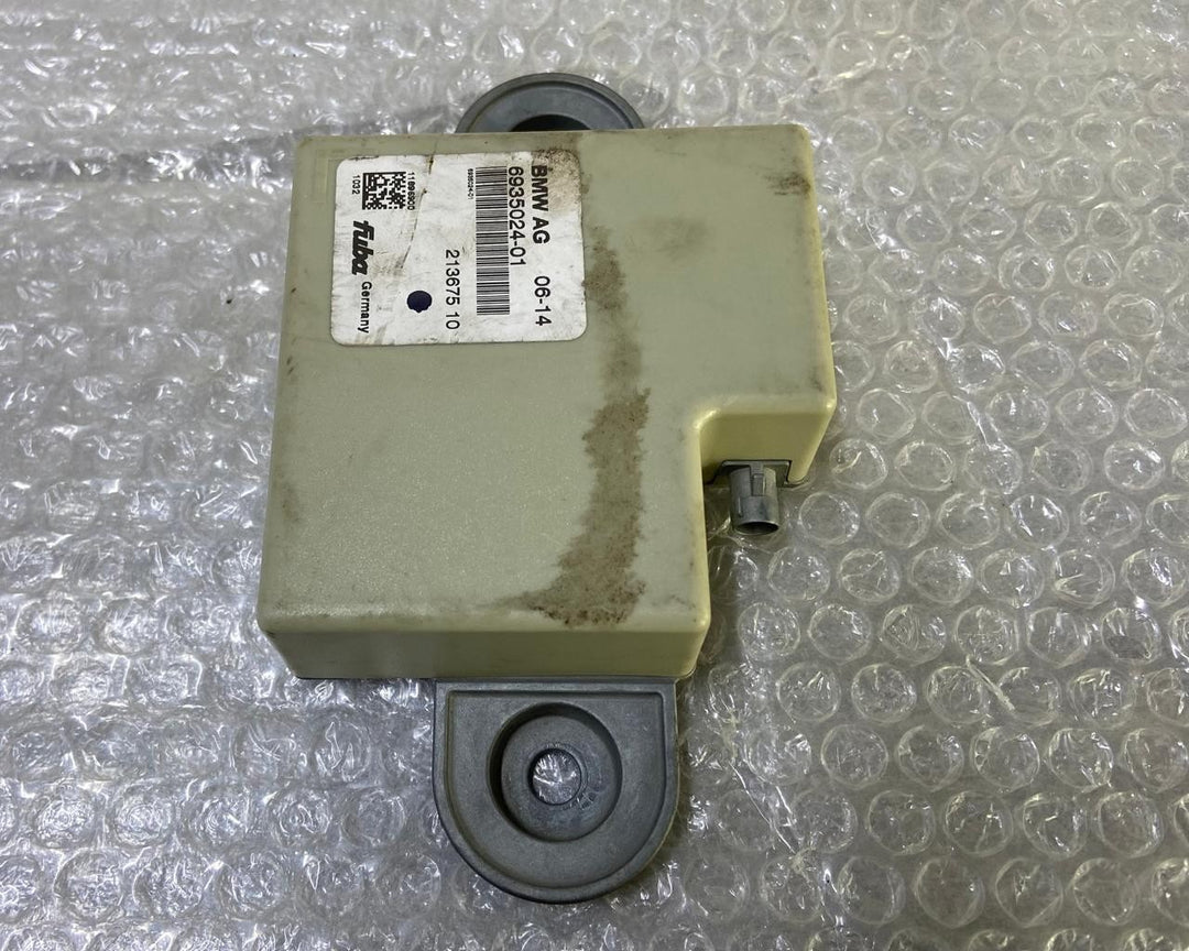 OEM BMW X5 E70 Radio Antenna Amplifier Control Module Unit 6935024