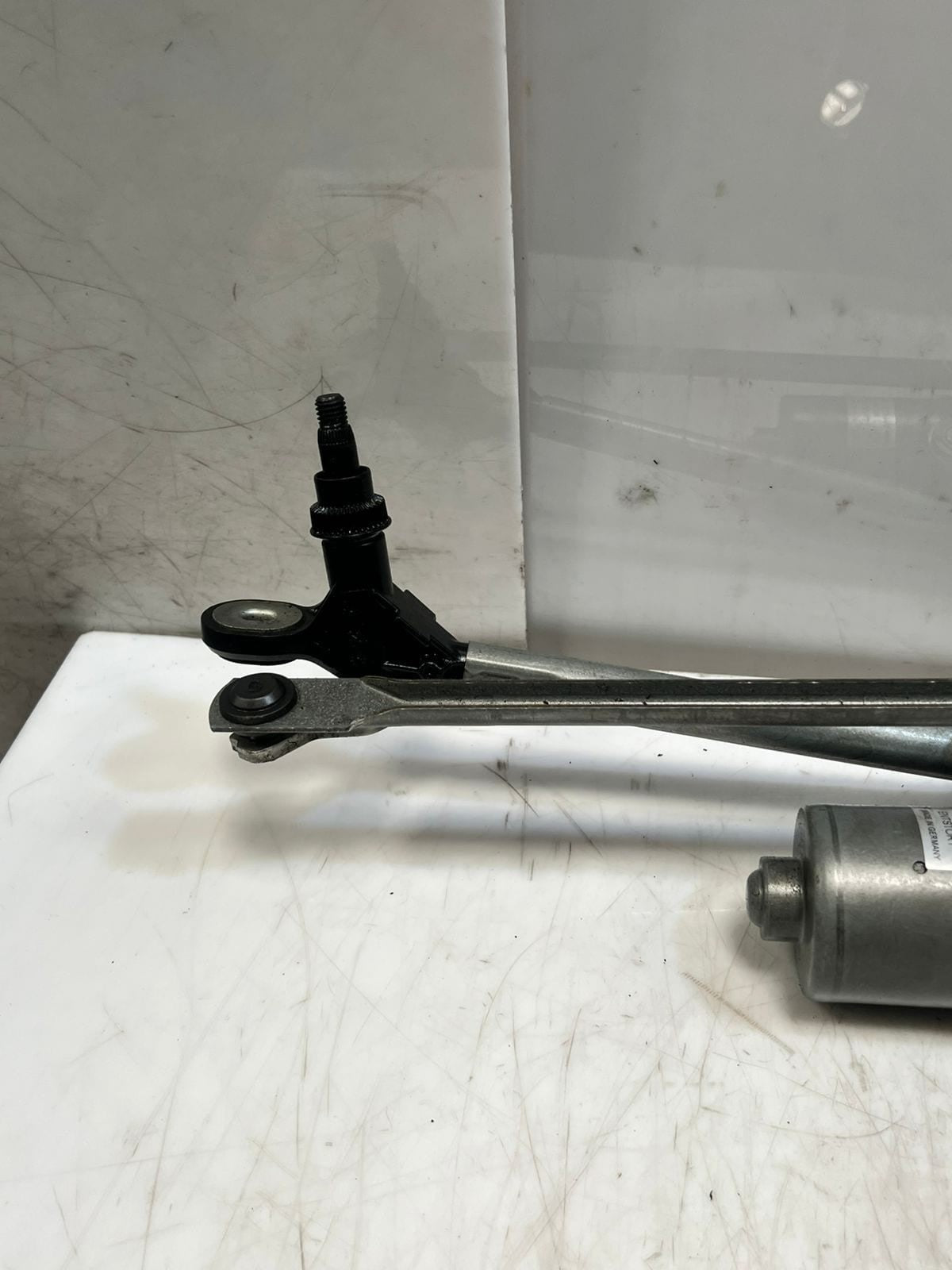 2010-2015 BMW X1 E84 Front Windshield Wiper Motor And Linkage 2992466 OEM