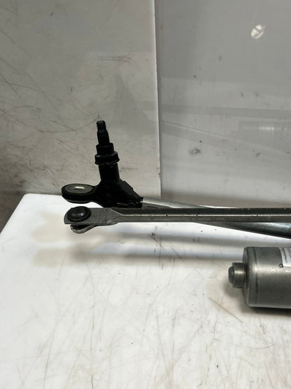 2010-2015 BMW X1 E84 Front Windshield Wiper Motor And Linkage 2992466 OEM