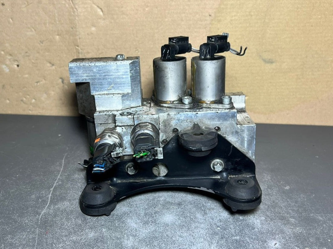 13-16 Mercedes GL450 GL550 Front Hydraulic Suspension Valve A166 3201158 OEM