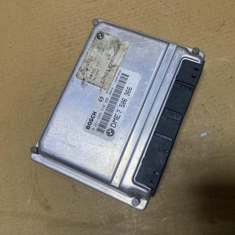 Genuine 1999-2001 BMW 540i Engine Control Module 7506366