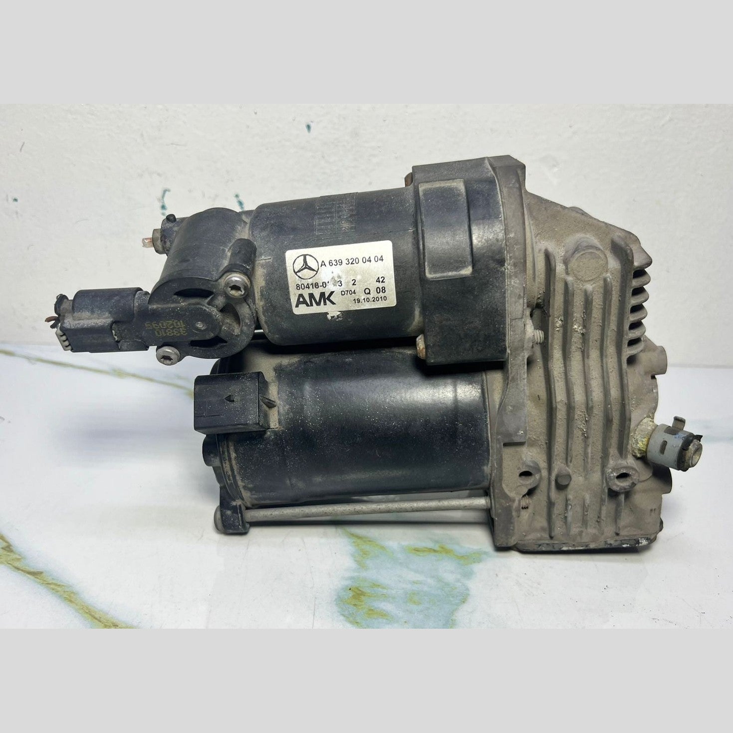 Mercedes W639 Vito V-Class  Airmatic Air Suspension Compressor Pump A639 3200404