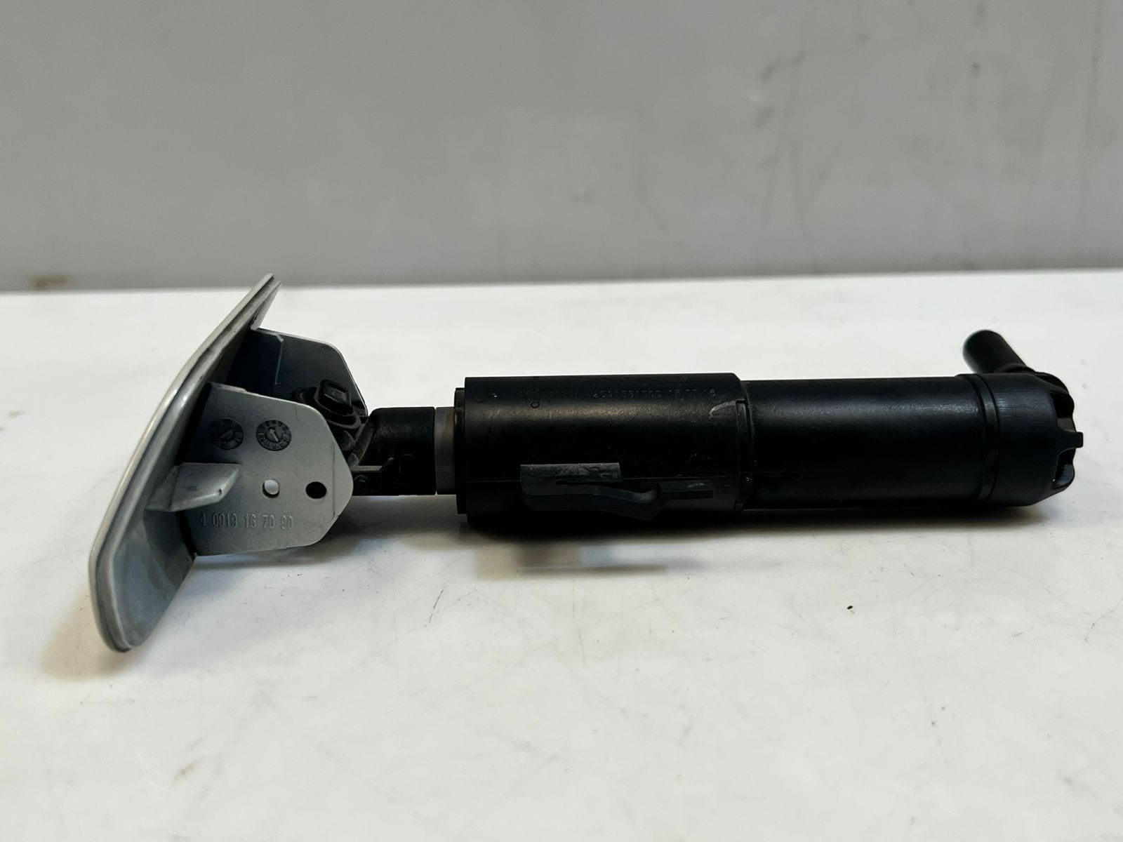 2015 BMW 740i 7 Series G11 G12 HIGH PRESSURE Headlight Washer Nozzle 7357354