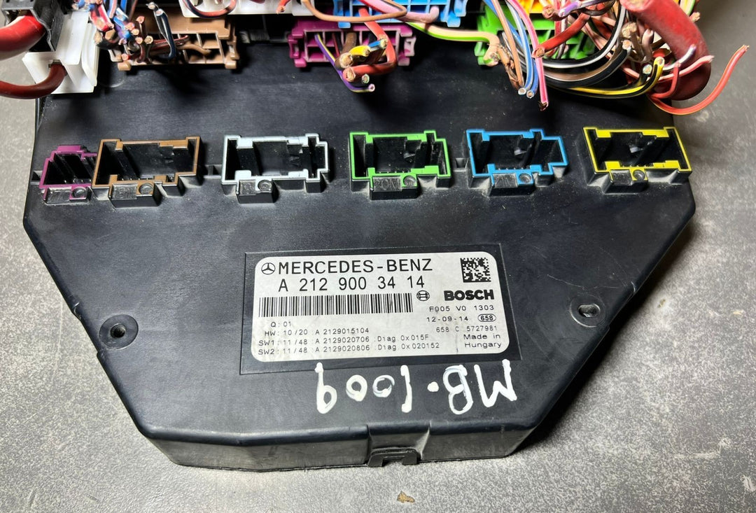 10-16 Mercedes-Benz W212 W204 Front SAM Module Relay Fuse Box A212 9003414 OEM