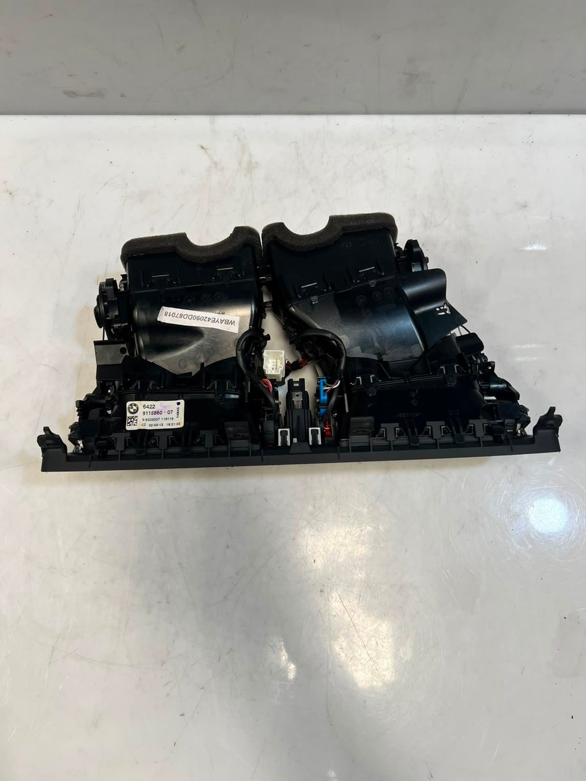 BMW 7 Series F01 F02 F03 F04 Dashboard Center Air Vent Grille Center 9115860