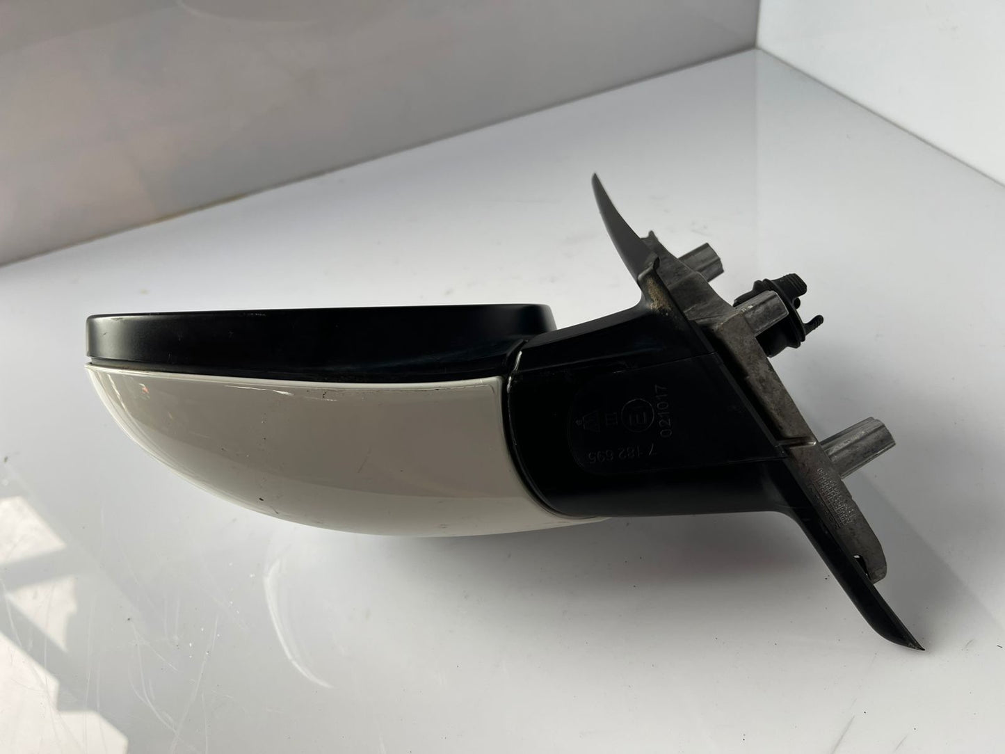 BMW E90 LCI 3-Series 328i 335i sedan LEFT SIDE Exterior Mirror 7182695 OEM RHD