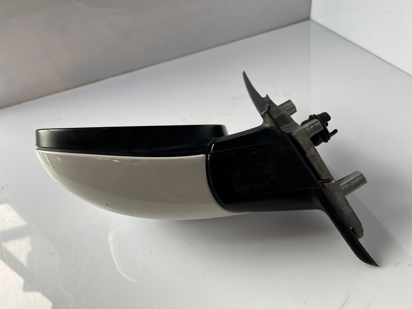 BMW E90 LCI 3-Series 328i 335i sedan LEFT SIDE Exterior Mirror 7182695 OEM RHD