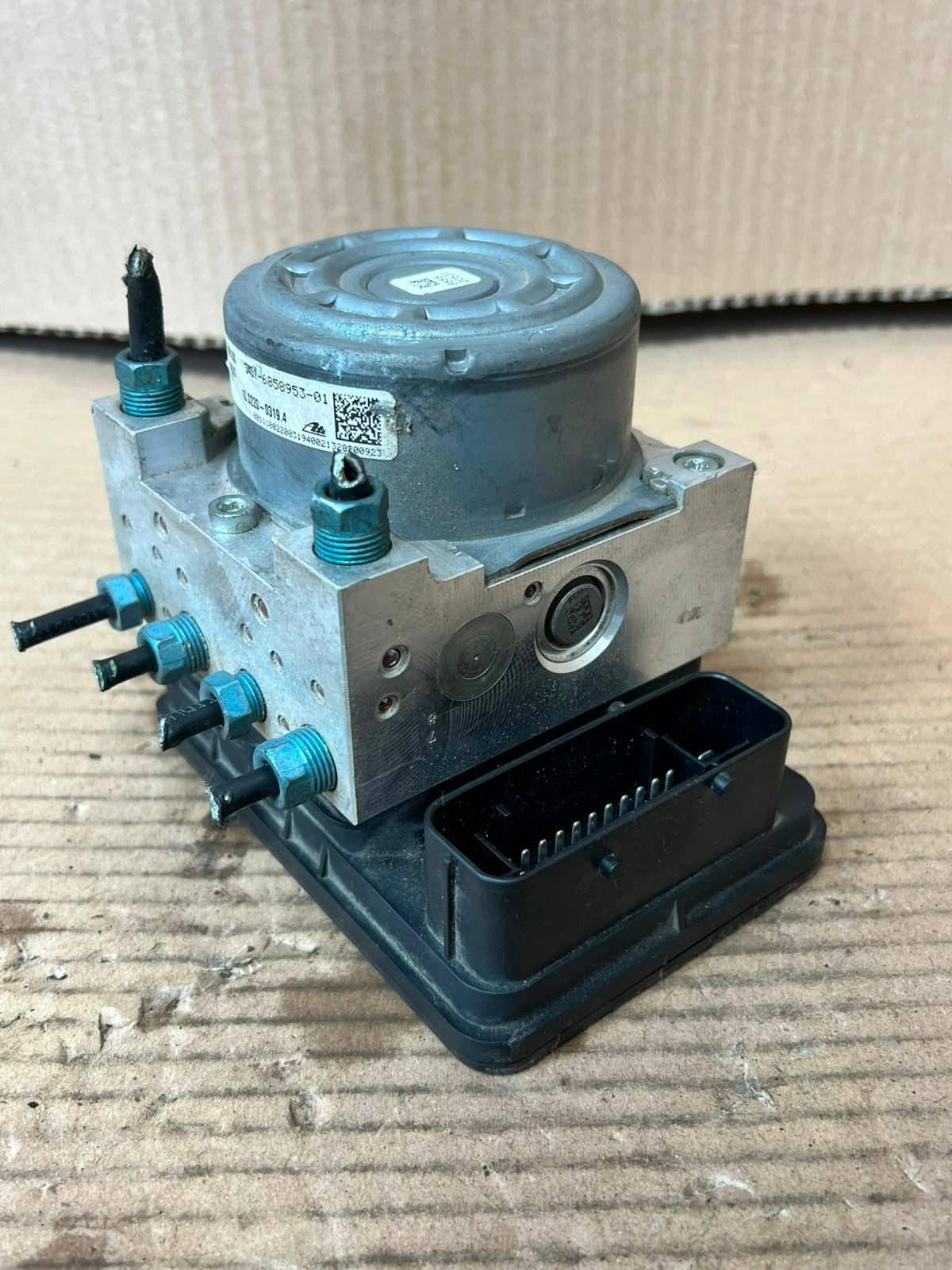 2014 BMW 3 Series F20 F30 F31 328i ABS Pump Module 6858953 OEM