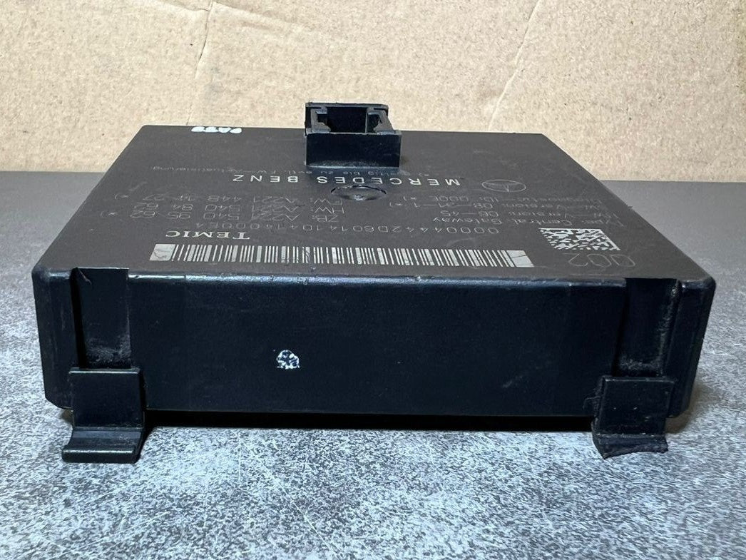 2010-2012 Mercedes-Benz W221 S-Class Gateway Control Module A221 5409562 OEM