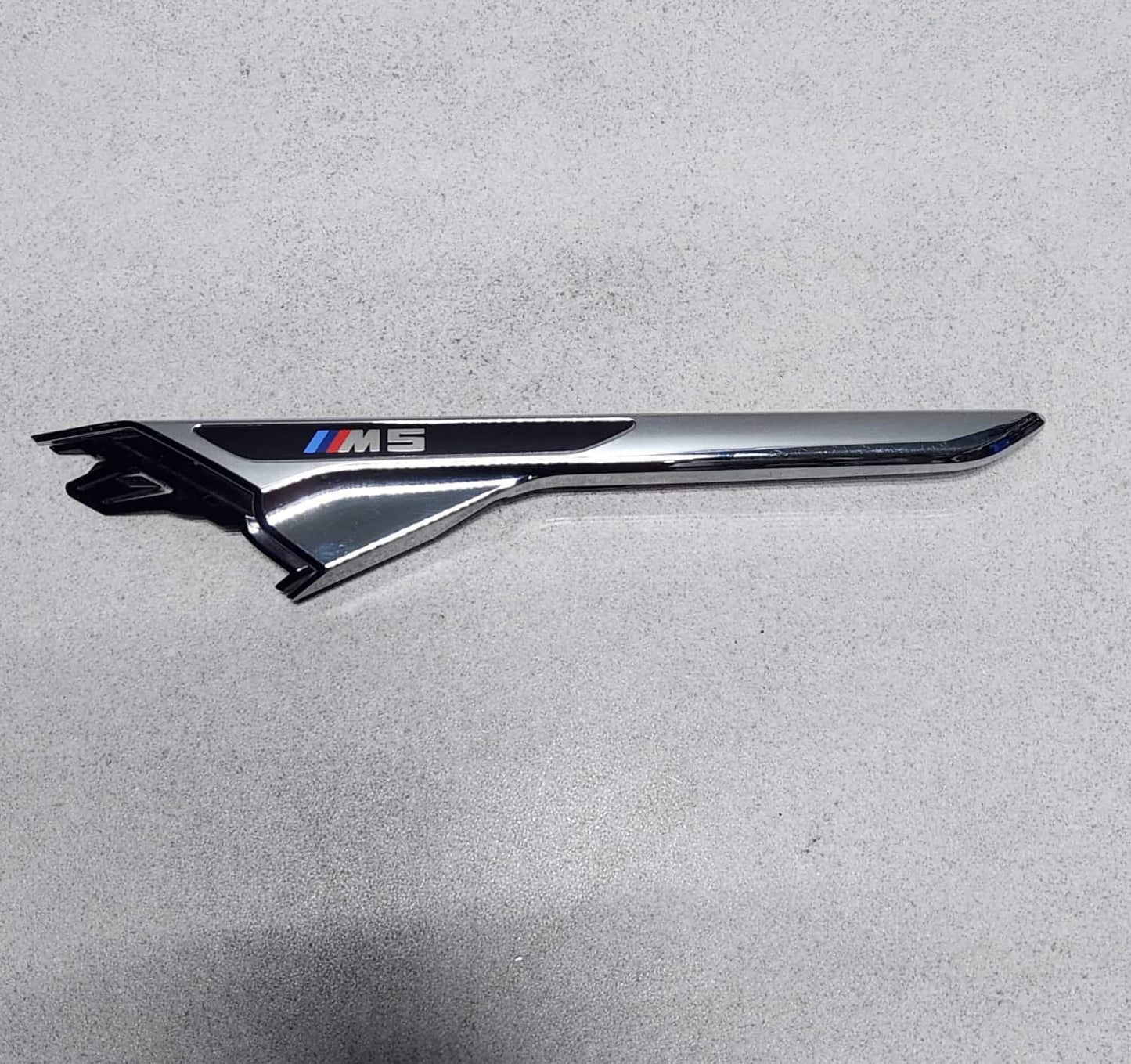2016-2023 BMW M5 Fender Trim left front  Molding 8063205 M5 F90 