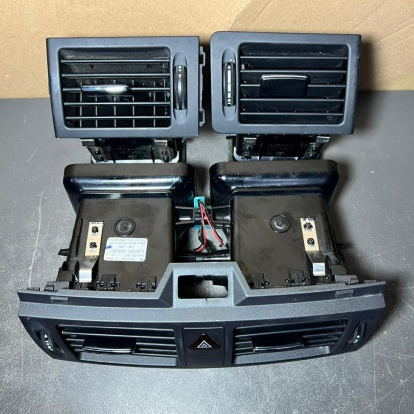 08-10 Mercedes W204 C-Class Front Center Dashboard  Heater A/C Air Vent Set