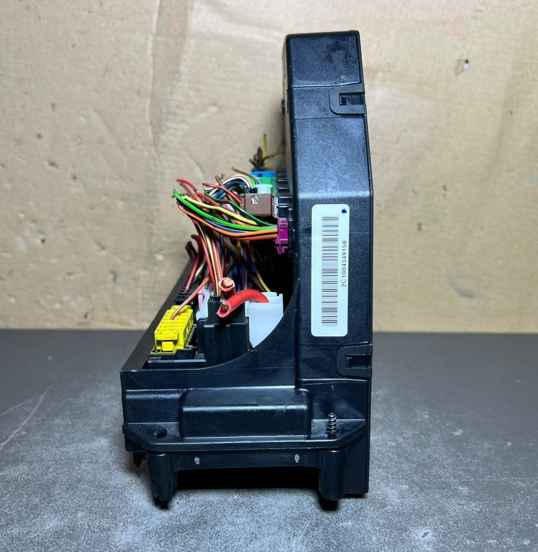 10-16 Mercedes-Benz W212 W204 Front SAM Module Relay Fuse Box A212 9000006 OEM