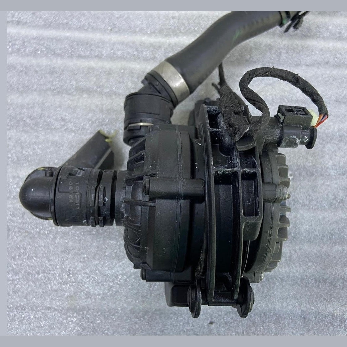 OEM BMW F70 F74 F78 U06 U11 U12 U10 LCI Auxiliary Water Pump 9455020 BOSCH