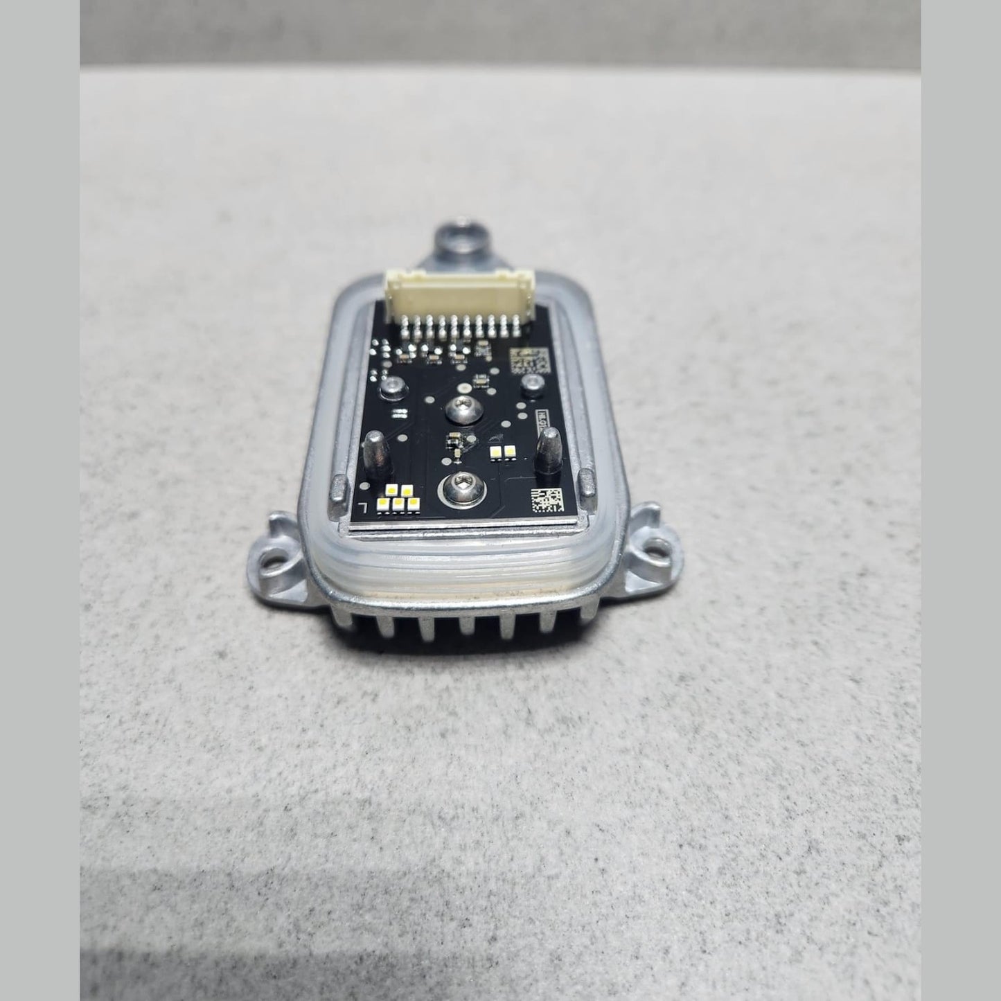 Genuine 2018-2020 BMW 740i LED Headlight Turn Signal Light Module 9498409 