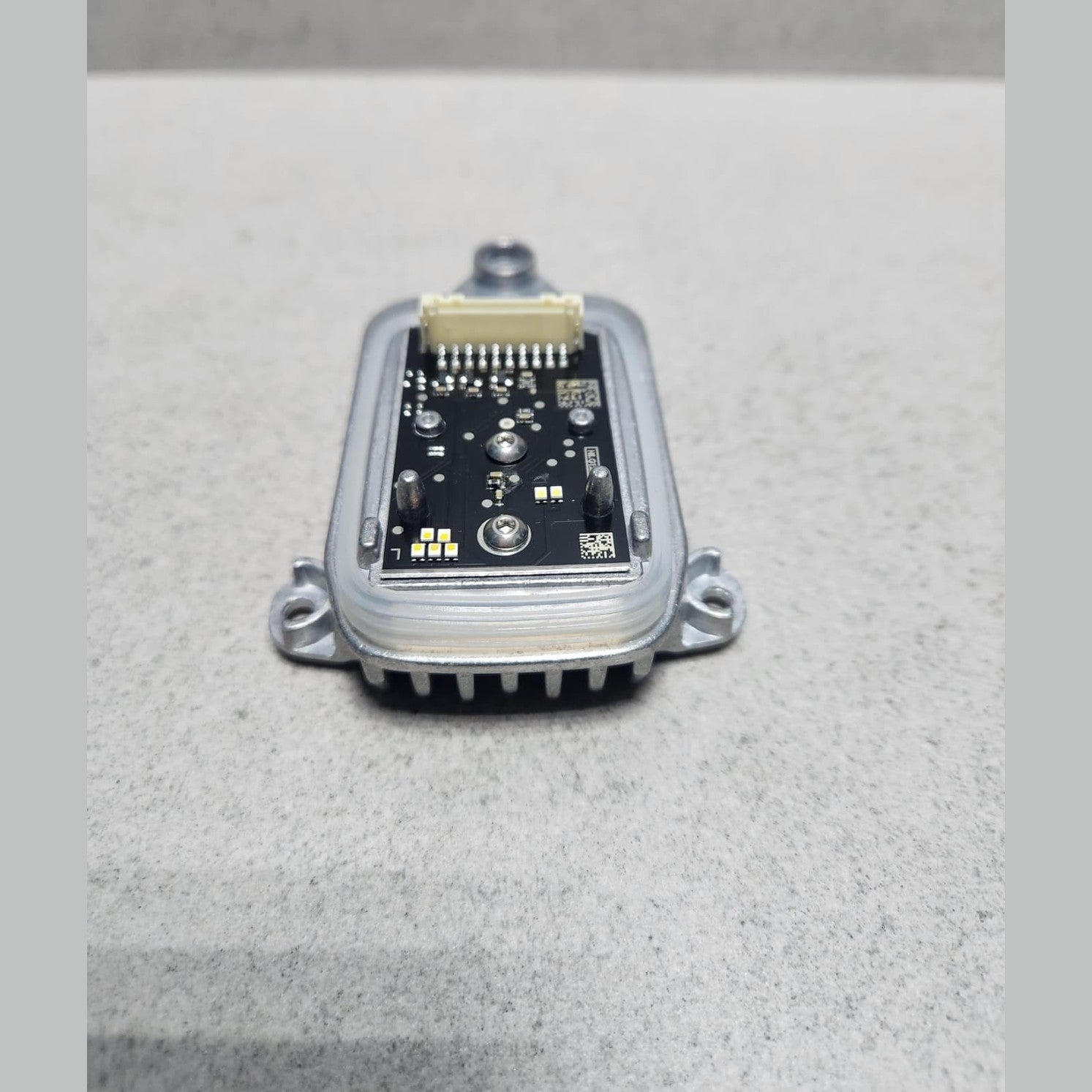 Genuine 2018-2020 BMW 740i LED Headlight Turn Signal Light Module 9498409 