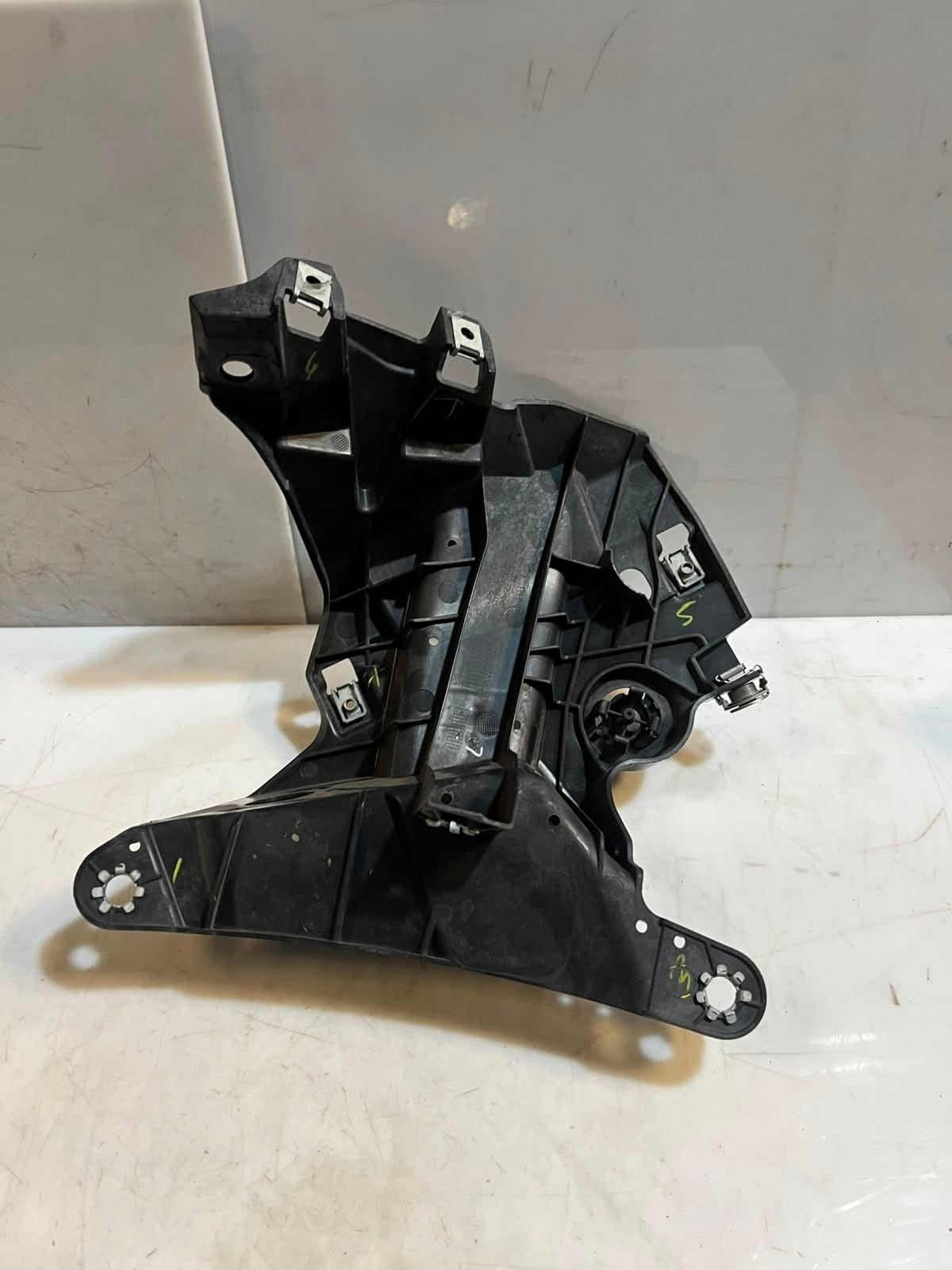 BMW X5 F15 F85 X6 F16 xDrive F86 Front Right Fender Bracket 5165 7294544 OEM