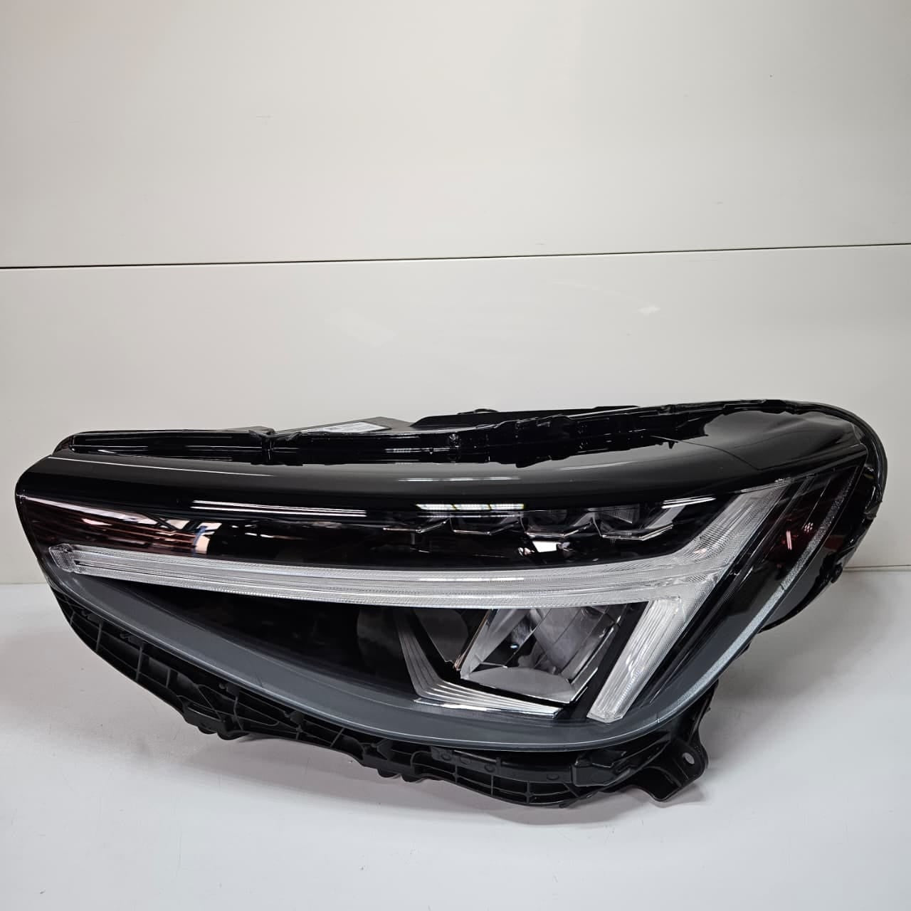 Volvo XC40 C40 LHD Front Headlight Left LED ECE 32404659