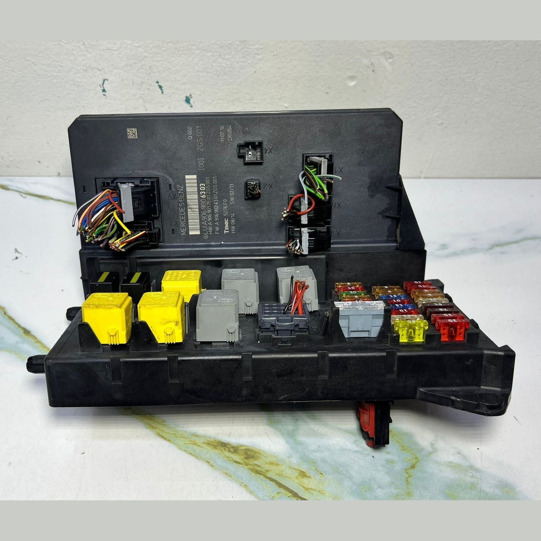 10-18 Mercedes-Benz Sprinter W906 Fuse Box SAM Control A906 9006303 OEM
