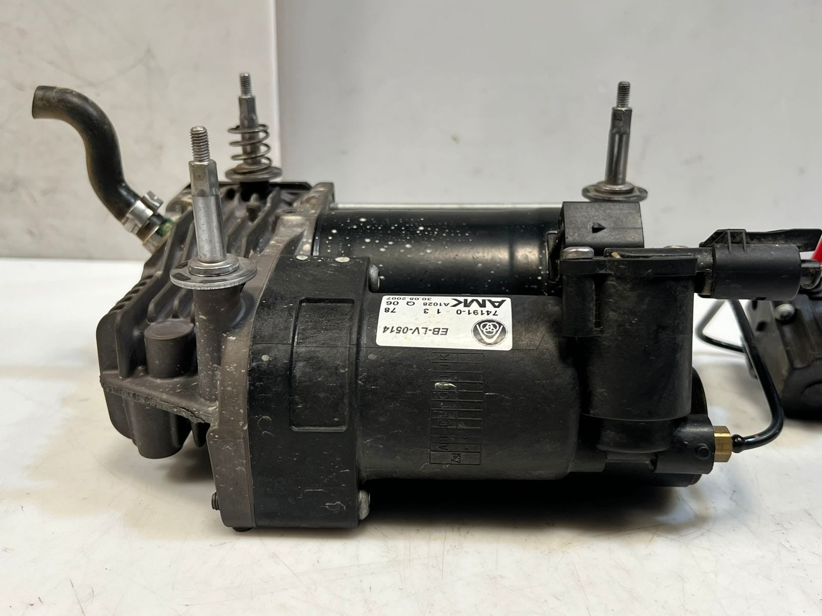 2007-2013 BMW X5 E70 and X6 E71 E72 Air Suspension Compressor EBLV0514 OEM