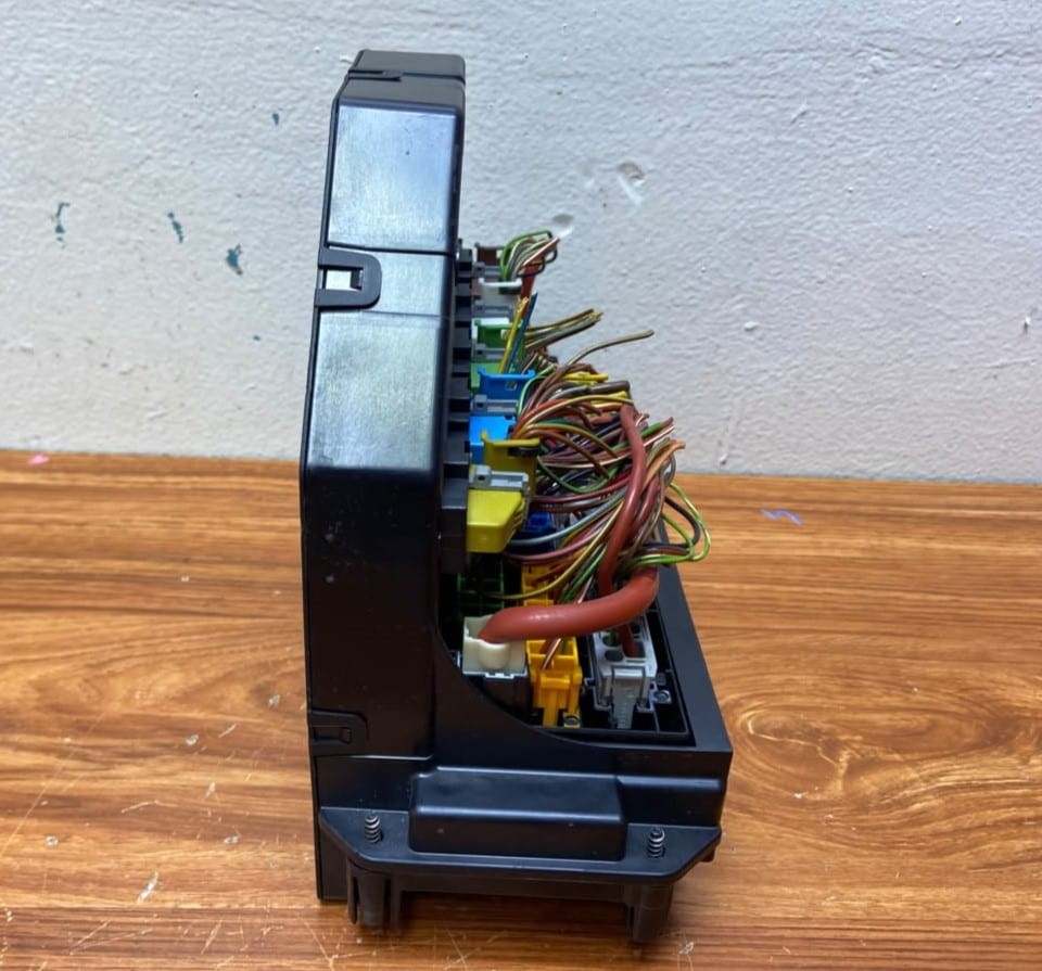 2010-16 Mercedes E-Class Front Sam Control Fuse Box Module A2129008307 W212 W204