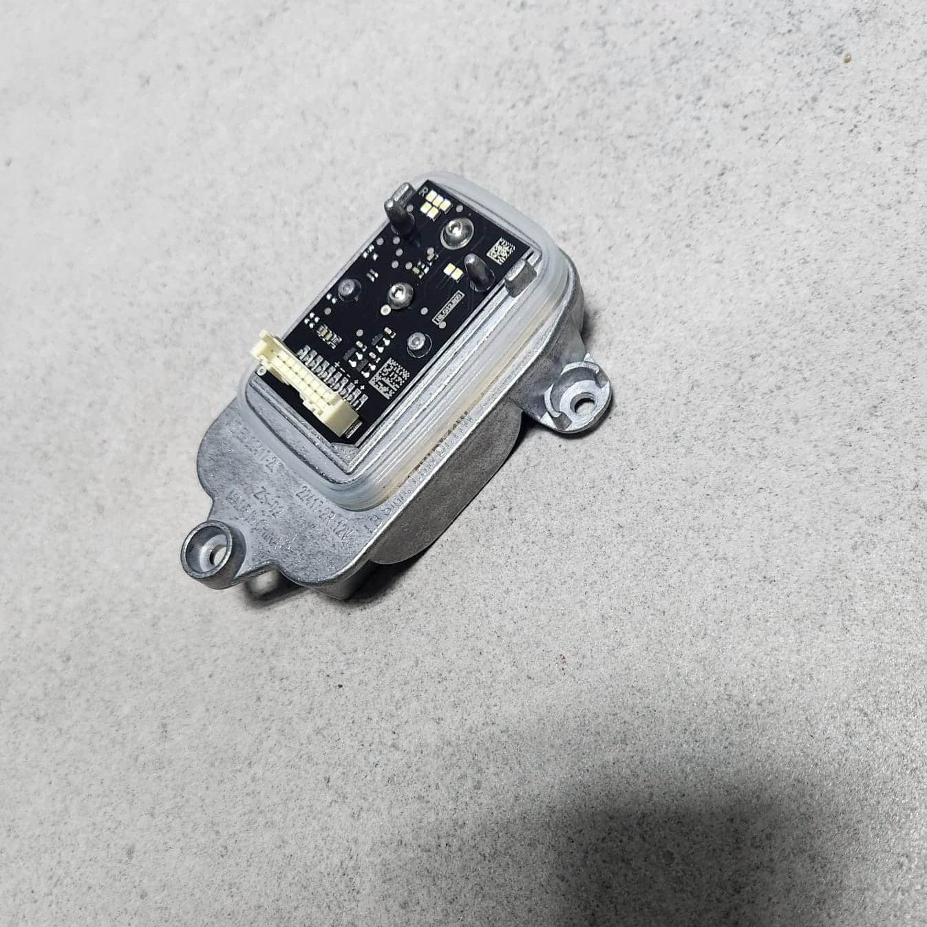 Genuine 2016-2022 BMW 740i Led Light Control Unit 9498410 7 Series G11 G12