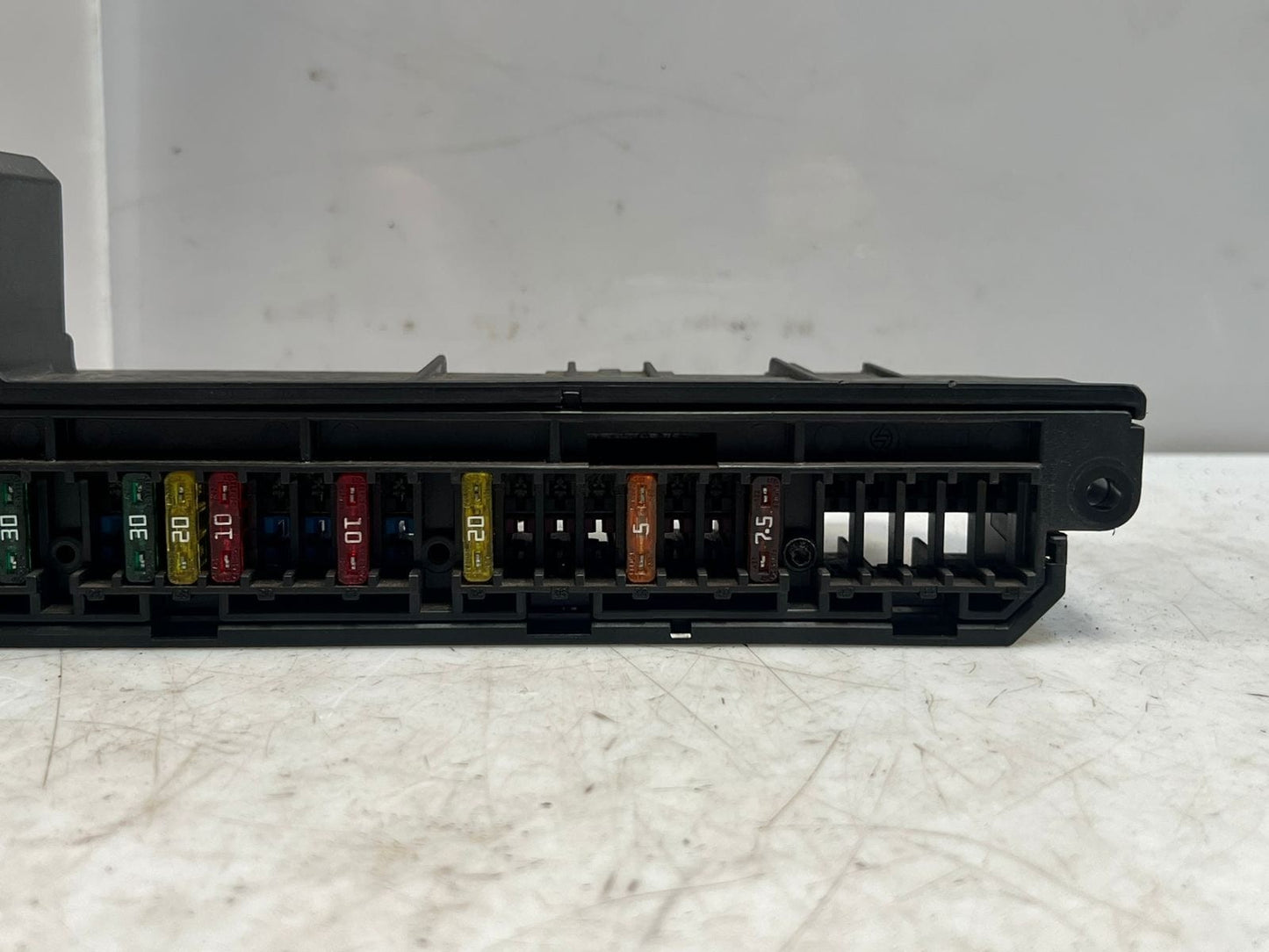 2004-2010 BMW 525i 5 Series E60 E61 528i Power Distribution Fuse Box 6957330 OEM