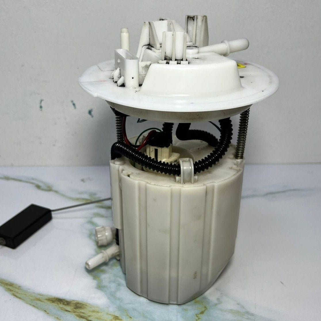 2013-2016 Mercedes-Benz GL350 Fuel Delivery Module A 166 470 29 94
