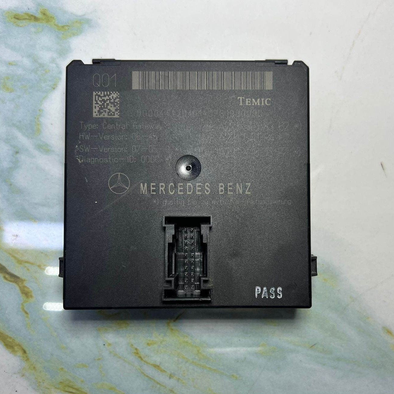 2007-2014 Mercedes-Benz S550 Central Gateway Control Module A2215408362 W221 S-C