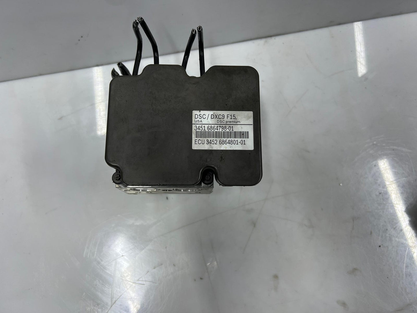 2014-2018 BMW F15 X5 and F16 X6 35iX Abs DIsc Brake Pump Control Module 6864798