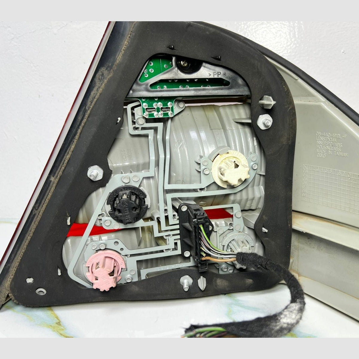 1999-2005 Mercedes W220 S-Class Rear Left Side LED Tail Light Brake Stop Lamp